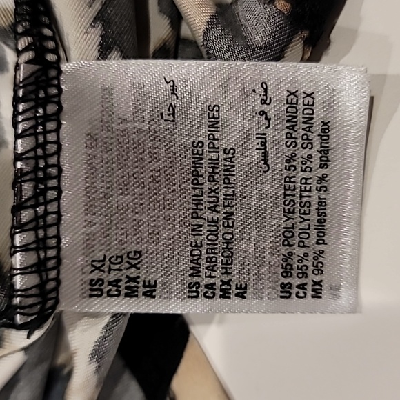 INC Cheetah V-neck Gold Zippered Pocket Pullover Top Brown Black XL - Picture 8 of 11